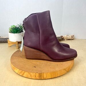 NWT TOMS Casey Ankle Boot – Blackberry Leather, Size 8